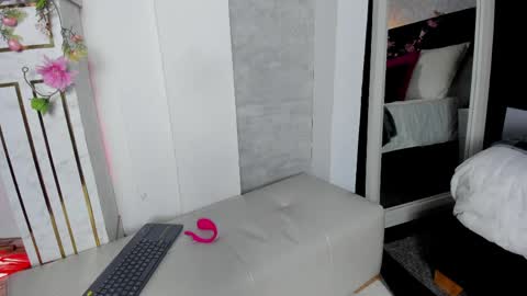 FLORA online show from April 4, 12:31 am