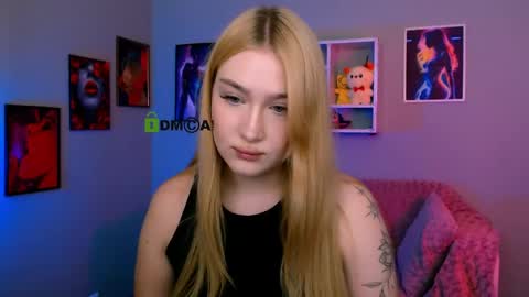 florence_barker online show from May 16, 7:12 pm
