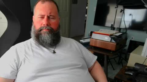 Snapshot of floridabearx chatting on May 2, 4:23 pm FloridaBear online show from May 2, 4:23 pm