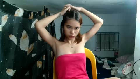 Snapshot of florloversweet1 chatting on April 28, 12:53 am florloversweet1 online show from April 28, 12:53 am