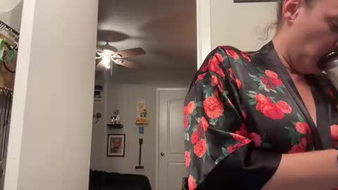 Snapshot of flowerfreak chatting on November 4, 12:43 am Flower Freak online show from November 4, 12:43 am