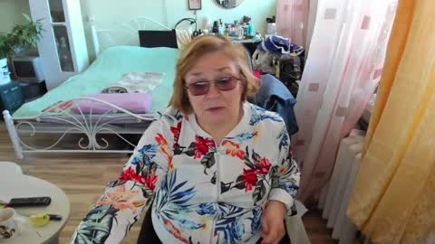 Flowerlower online show from April 2, 6:33 am