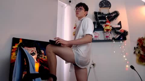 flowers109 online show from December 17, 7:59 pm