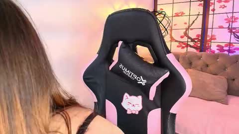 Snapshot of fluffy_bubble21 chatting on January 8, 4:15 am FLUFFY BUBBLE online show from January 8, 4:15 am