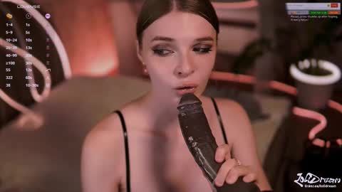 Snapshot of fluffyellie chatting on September 18, 2:52 pm ask me online show from September 18, 2:52 pm