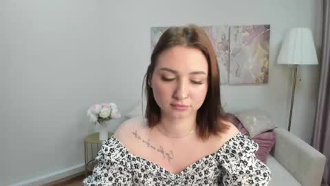 Snapshot of flufyfoxx chatting on June 4, 12:27 am Lina online show from June 4, 12:27 am