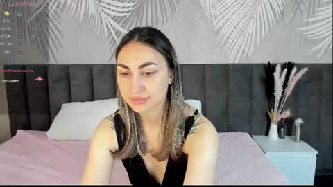 fly_ari online show from June 12, 1:59 am