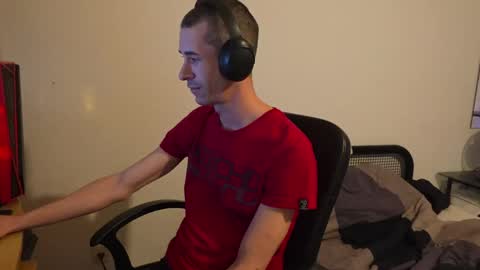 flyhigh92 online show from April 12, 11:54 pm