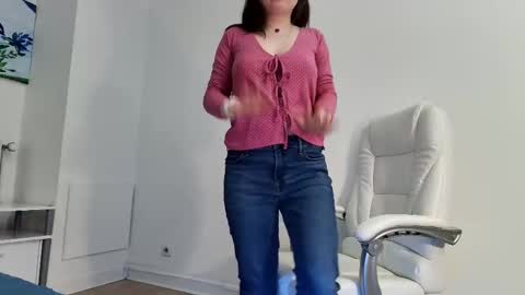 flymybutterfly online show from February 27, 5:57 pm