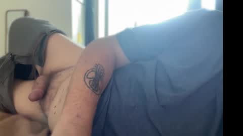 Snapshot of fnkywht60smthng_ chatting on February 25, 9:35 pm fnkywht60smthng_ online show from February 25, 9:35 pm