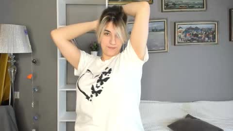 Snapshot of foamcascade chatting on December 16, 5:23 am Ellie online show from December 16, 5:23 am