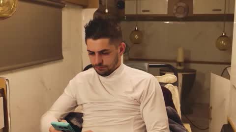 independent model online show from March 5, 7:32 pm