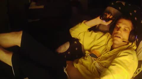 Snapshot of followthewhiterabbittail chatting on October 31, 11:44 am Have fun remembering u online show from October 31, 11:44 am