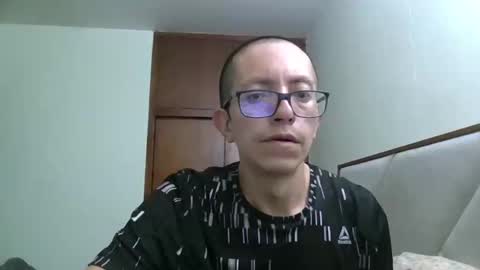 Snapshot of fonzi_flores chatting on October 4, 9:29 am fonzi_flores online show from October 4, 9:29 am