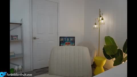 Snapshot of forbiddenfruit_eve chatting on February 10, 5:28 pm forbiddenfruit_eve online show from February 10, 5:28 pm