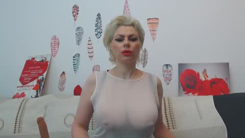 Snapshot of forever_barbie chatting on February 18, 2:05 am Adana online show from February 18, 2:05 am