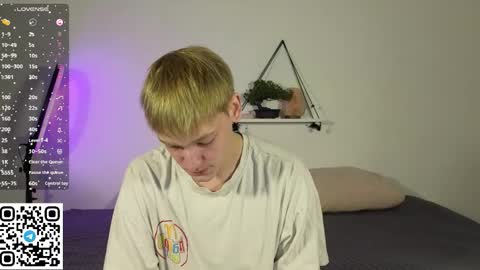 forever_eren online show from February 14, 1:02 am