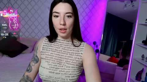 Snapshot of foryoureyesonly__ chatting on May 23, 1:00 am Lily online show from May 23, 1:00 am
