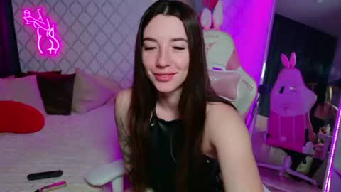 Snapshot of foryoureyesonly__ chatting on July 22, 1:30 am Lily online show from July 22, 1:30 am