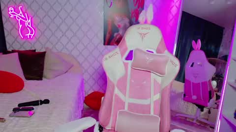 Snapshot of foryoureyesonly__ chatting on July 23, 1:58 am Lily online show from July 23, 1:58 am