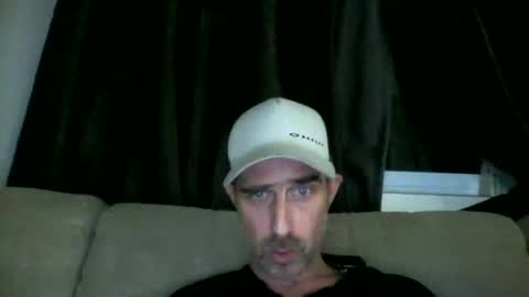 Snapshot of fouraide42 chatting on January 6, 4:05 am fouraide42 online show from January 6, 4:05 am