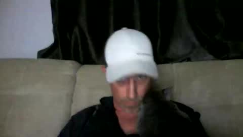 Snapshot of fouraide42 chatting on February 17, 8:11 am fouraide42 online show from February 17, 8:11 am