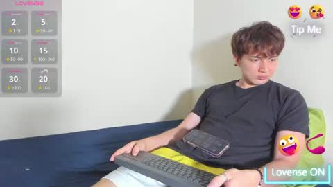 Snapshot of fox_prince_ chatting on June 18, 8:25 am fox_prince_ online show from June 18, 8:25 am