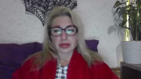 fox_red_lady7 online show from November 4, 9:36 pm