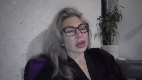 fox_red_lady7 online show from November 12, 8:30 pm