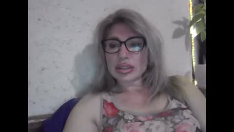 fox_red_lady7 online show from March 29, 9:04 pm