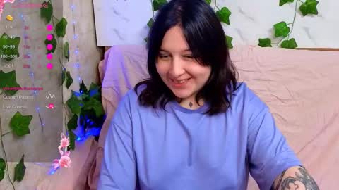 Snapshot of foxgirlandmerguis chatting on February 14, 8:27 pm Belinda online show from February 14, 8:27 pm