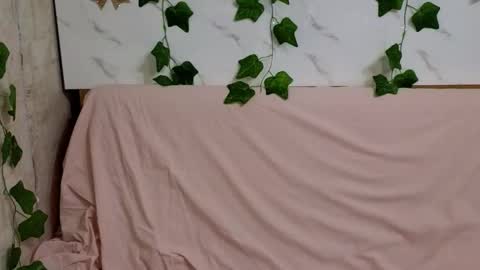 Snapshot of foxgirlandmerguis chatting on March 5, 7:48 am Belinda online show from March 5, 7:48 am