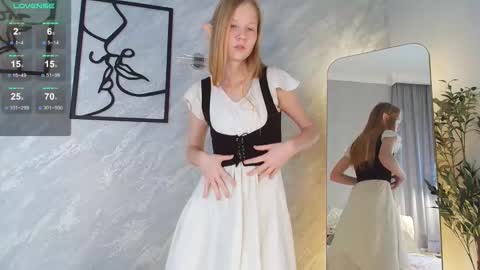 Snapshot of foxialee chatting on November 26, 7:20 am foxialee online show from November 26, 7:20 am