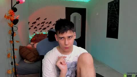 Foxicfu online show from December 3, 5:01 pm