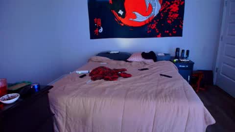 Snapshot of foxxerotique chatting on November 9, 6:01 am FoxxErotique online show from November 9, 6:01 am