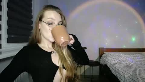 foxxialice online show from November 19, 5:46 pm