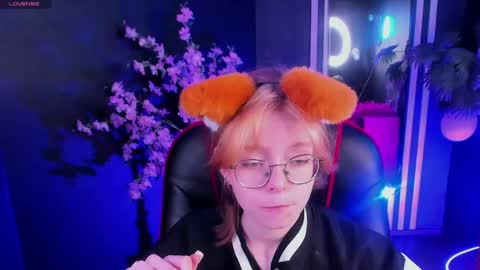 Snapshot of foxxxypolly chatting on May 30, 5:37 am Polly online show from May 30, 5:37 am
