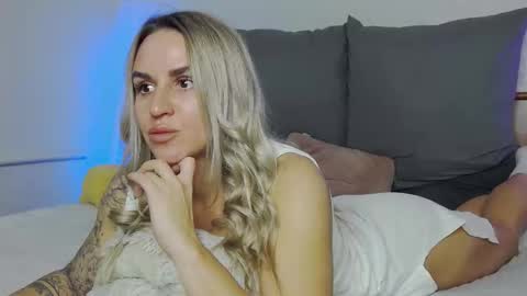 Snapshot of foxy_kimmi chatting on November 22, 7:07 am Foxy Kimmi online show from November 22, 7:07 am