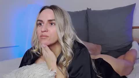 Snapshot of foxy_kimmi chatting on December 16, 6:51 am Foxy Kimmi online show from December 16, 6:51 am