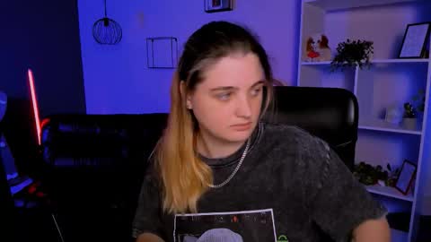 Snapshot of foxy_tease_ chatting on December 21, 9:49 am foxy_tease_ online show from December 21, 9:49 am