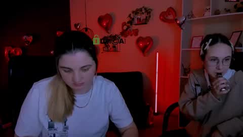 Snapshot of foxy_tease_ chatting on February 13, 8:27 pm foxy_tease_ online show from February 13, 8:27 pm