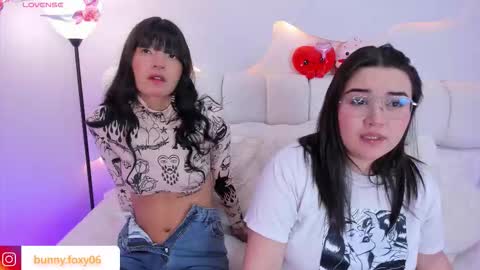 Snapshot of foxybuny chatting on March 4, 4:18 am FOXY AND BUNNY online show from March 4, 4:18 am