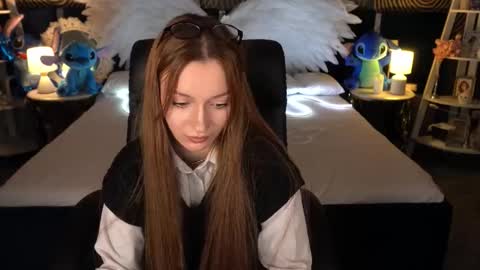 Maya online show from November 21, 8:29 pm