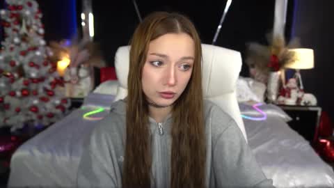 Maya online show from December 13, 9:09 pm