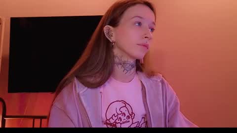 fran_bow online show from April 15, 5:42 pm