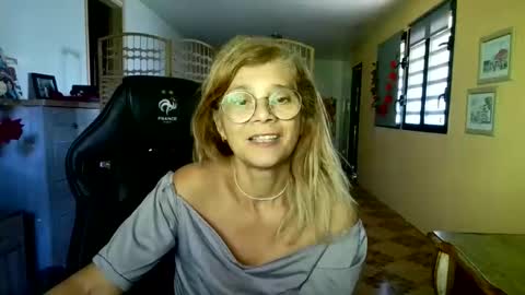francelune online show from May 6, 8:30 am