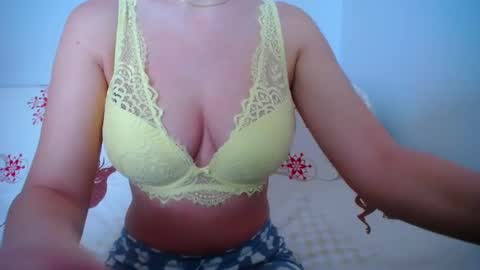 Snapshot of franceskcaa chatting on January 3, 9:15 am franceskcaa online show from January 3, 9:15 am