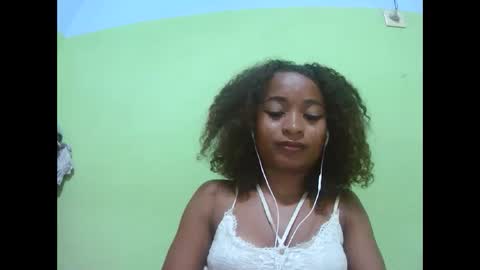 Snapshot of francine925426 chatting on January 9, 9:56 am francine925426 online show from January 9, 9:56 am