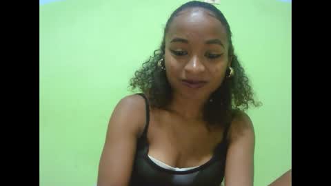 Snapshot of francine925426 chatting on January 11, 9:14 am francine925426 online show from January 11, 9:14 am