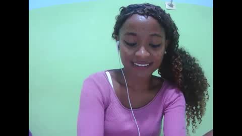 Snapshot of francine925426 chatting on January 12, 8:52 am francine925426 online show from January 12, 8:52 am